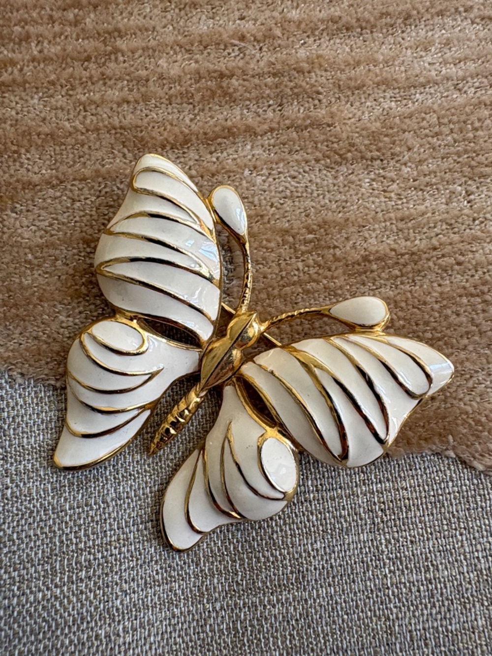 VTG Gold and White Enamel Butterfly Brooch - Women's Jewelry - Picture 4 of 6